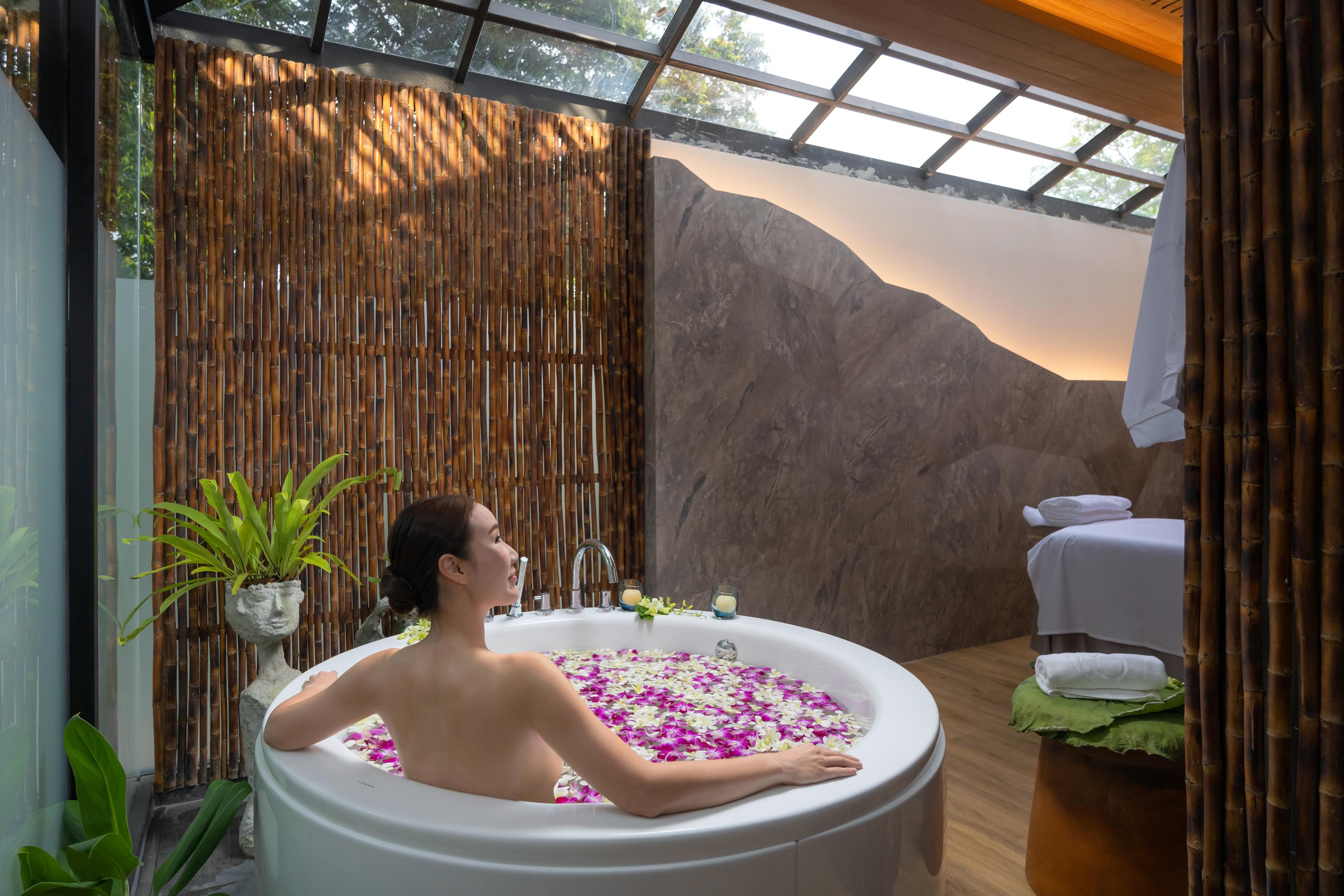 Sinae Phuket Hotell Exteriör bild